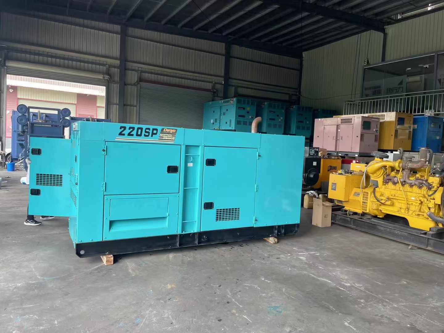 金塔柴油发电机组长期不间断运行时，如何监控其温度和压力？